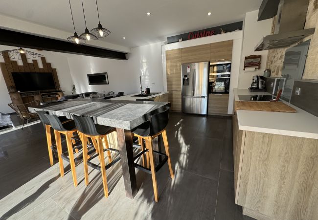 Villa in Beaucaire - vacation rental with pool Beaucaire LS3-450 Villa in Beaucaire - vacation rental with pool Beaucaire LS3-450