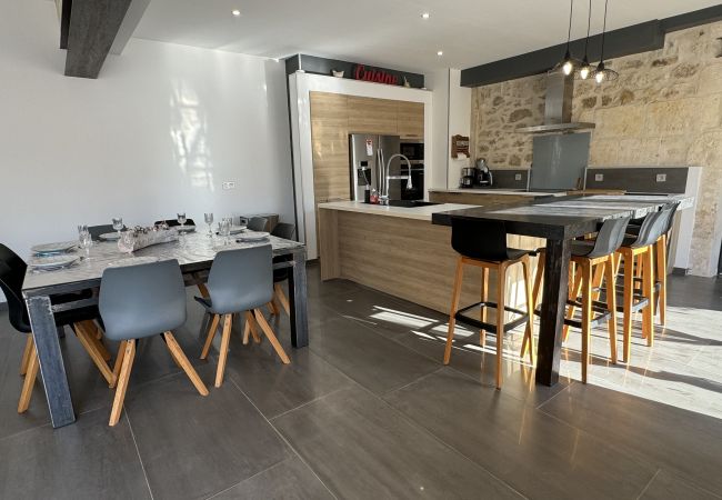 Villa in Beaucaire - vacation rental with pool Beaucaire LS3-450 Villa in Beaucaire - vacation rental with pool Beaucaire LS3-450