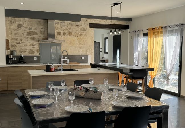 Villa in Beaucaire - vacation rental with pool Beaucaire LS3-450 Villa in Beaucaire - vacation rental with pool Beaucaire LS3-450