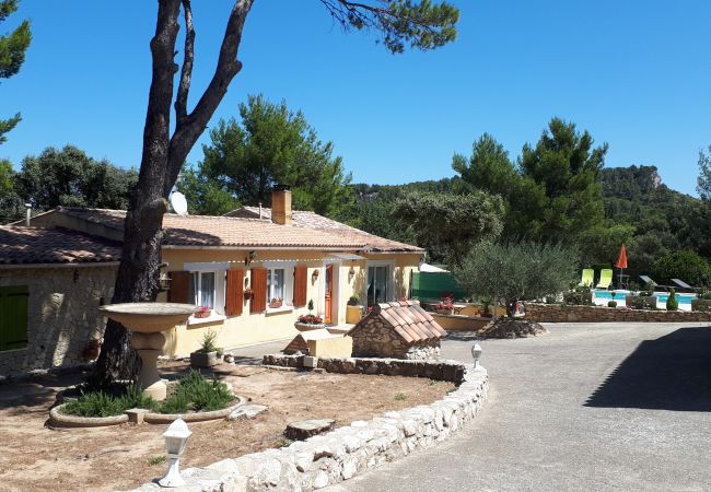 House in Orgon - vacation rental with pool Orgon LS1-451 House in Orgon - vacation rental with pool Orgon LS1-451
