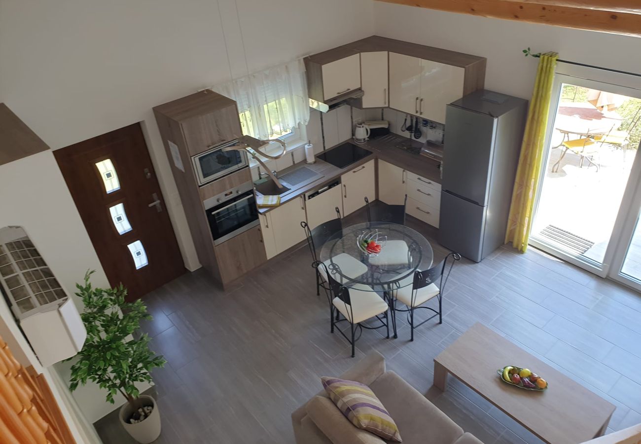 MOURIES Holiday Rental cottage with pool for rent 4 people kitchen