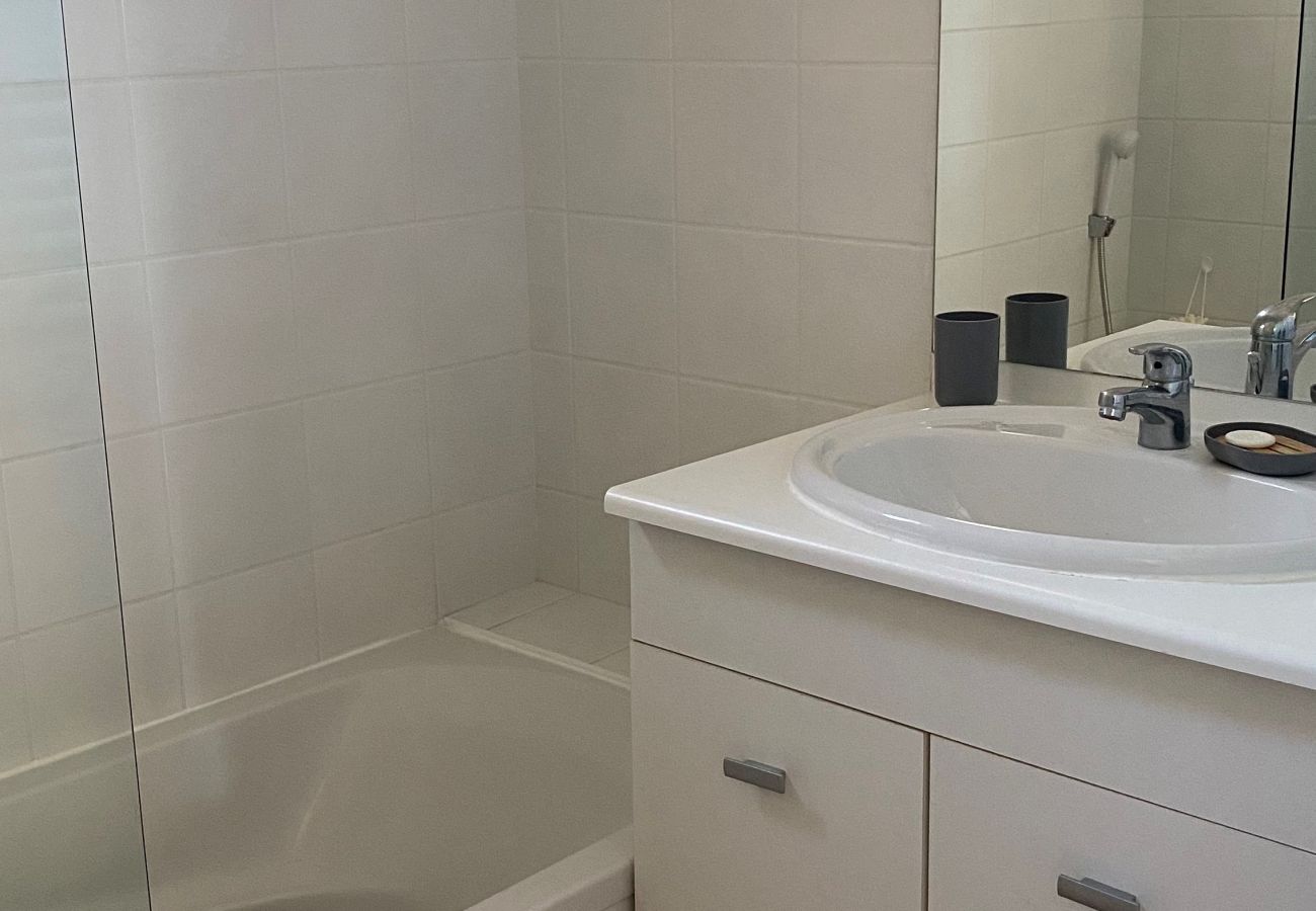 Holiday rental MOURIÈS cottage for rent 6 people 2 bedrooms