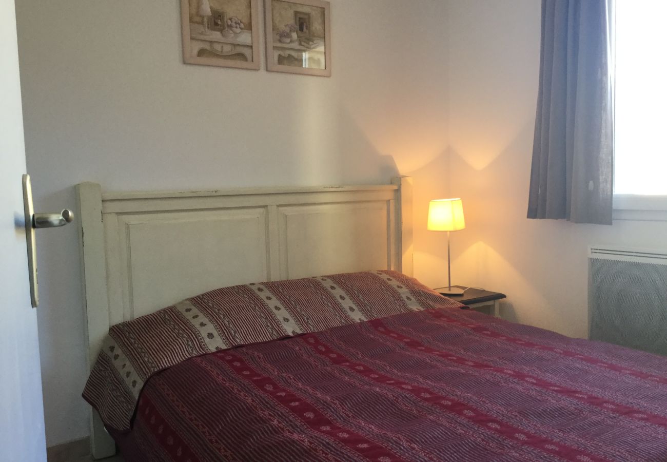 Holiday rental MOURIÈS cottage for rent 6 people 2 bedrooms