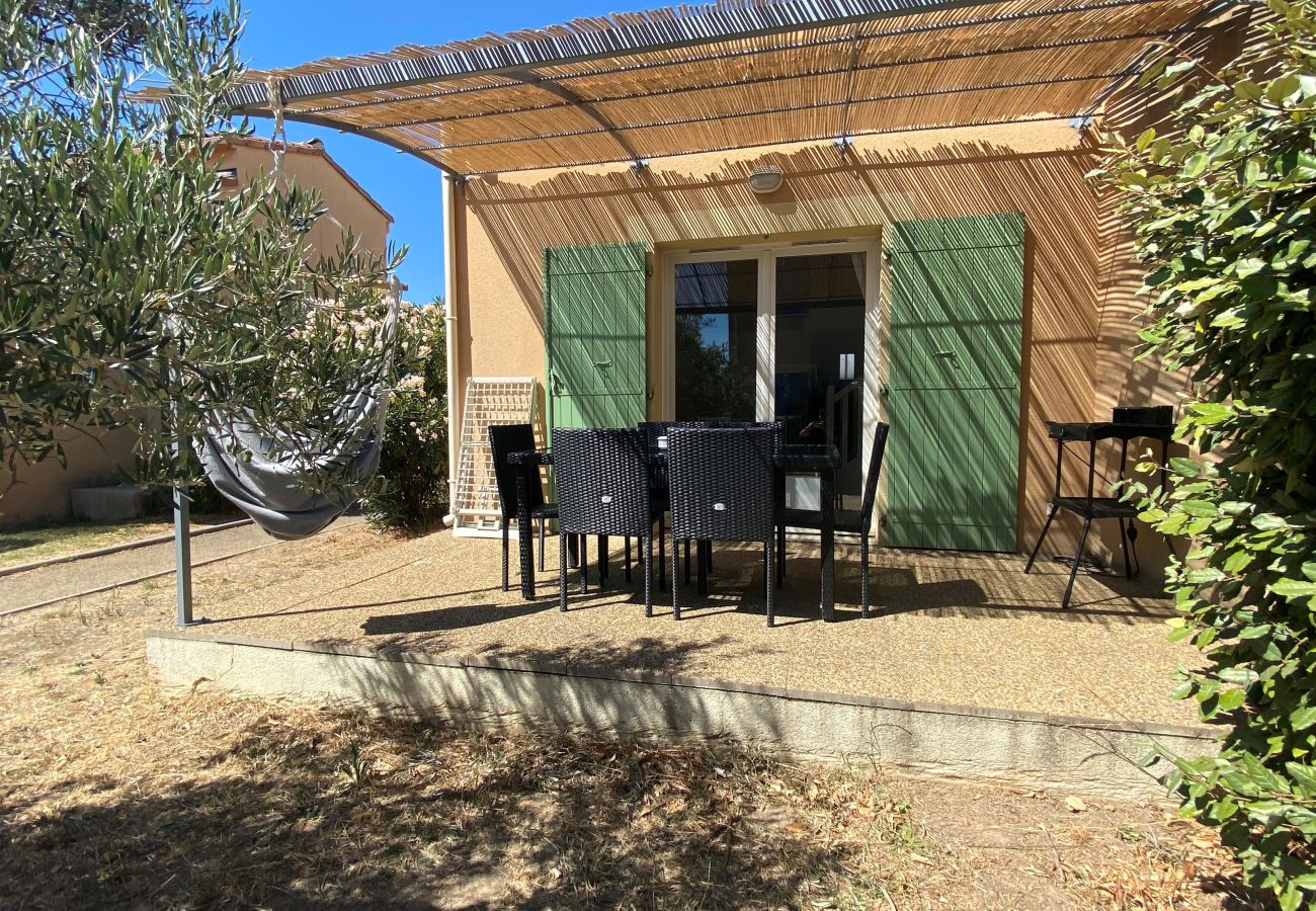 Holiday rental MOURIÈS cottage for rent 6 people terrace