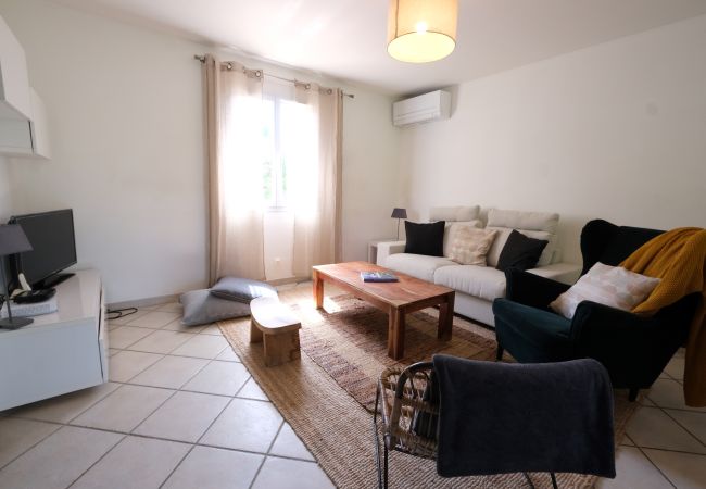 House in Mouriès - Air-conditioned house with pool Mouries Alpilles 4 pax House in Mouriès - Air-conditioned house with pool Mouries Alpilles 4 pax