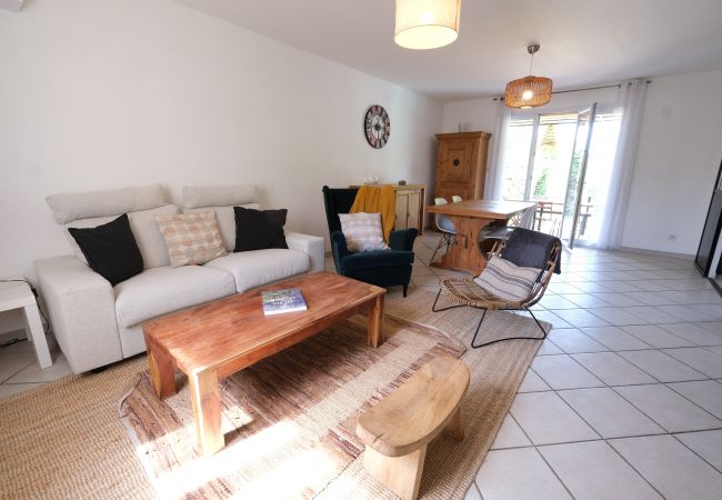 House in Mouriès - Air-conditioned house with pool Mouries Alpilles 4 pax House in Mouriès - Air-conditioned house with pool Mouries Alpilles 4 pax