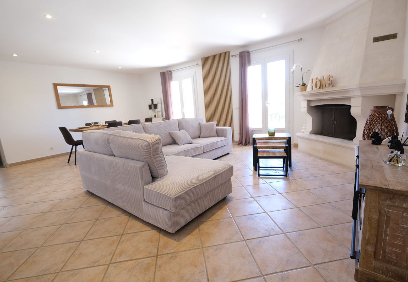 Vacation rental SAINT-RÉMY-DE-PROVENCE house to rent living room