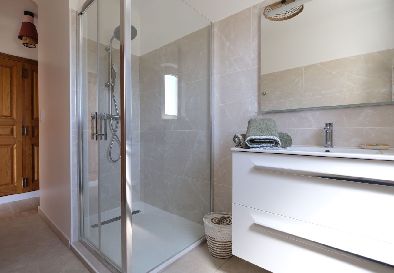 Villa in Mouriès - Villa air-conditioning heated pool Alpilles view Mouries