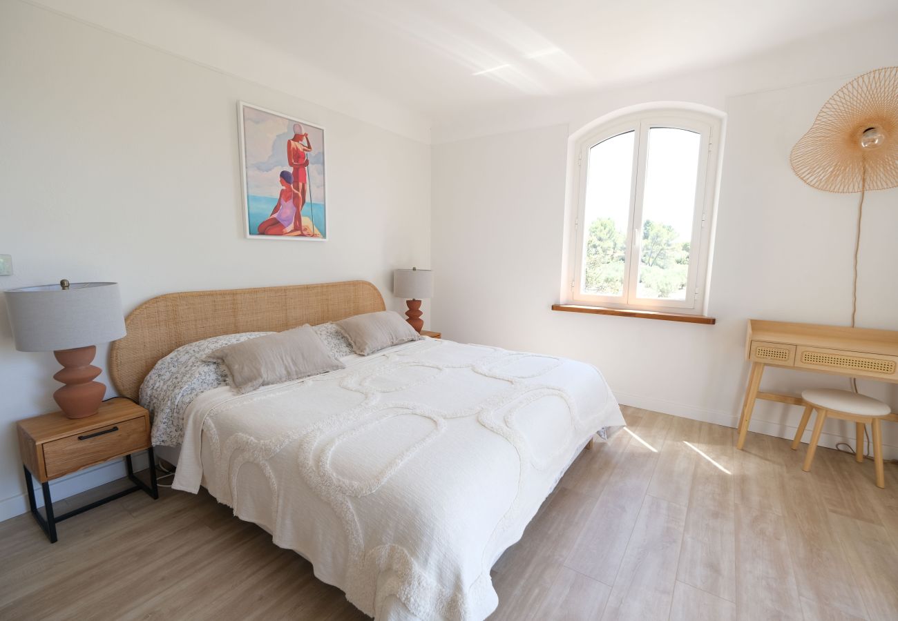 Villa in Mouriès - Villa air-conditioning heated pool Alpilles view Mouries