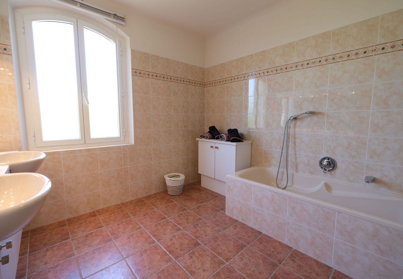 Villa in Mouriès - Villa air-conditioning heated pool Alpilles view Mouries