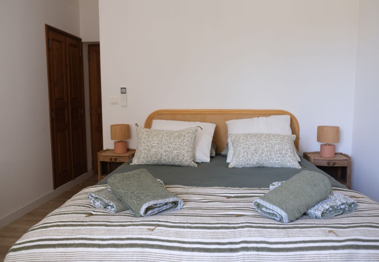 Villa in Mouriès - Villa air-conditioning heated pool Alpilles view Mouries