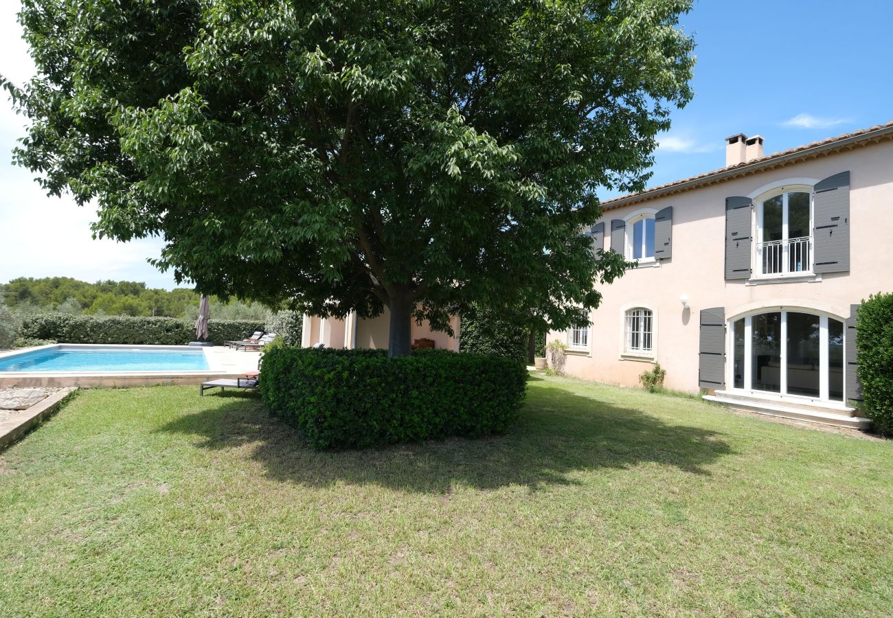 Holiday rental mouries luxury villa with heated pool to rent 