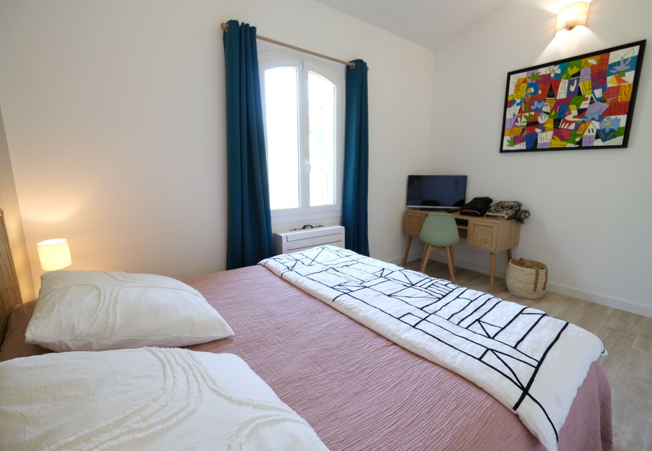 Villa in Mouriès - Villa air-conditioning heated pool Alpilles view Mouries