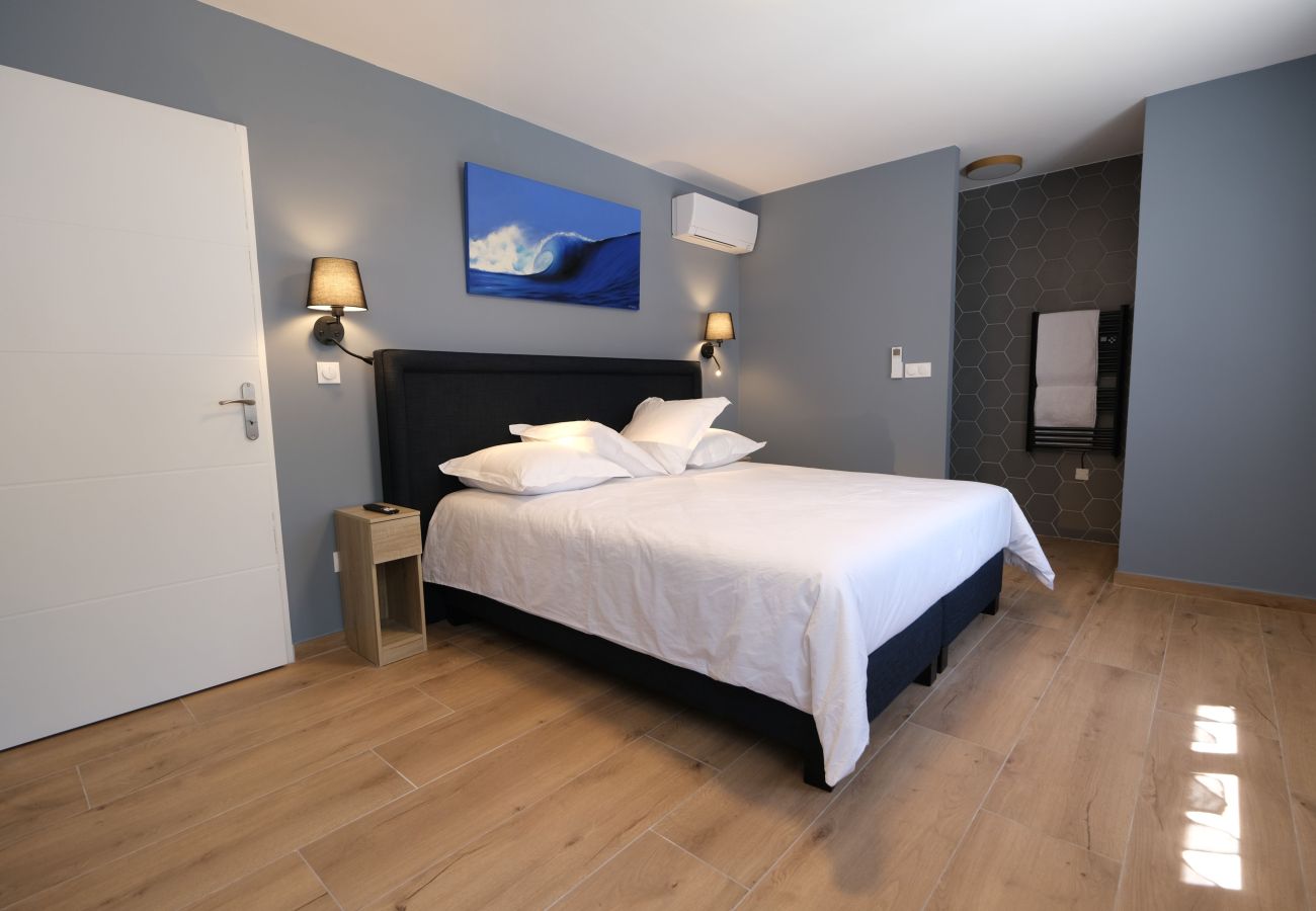 Villa in Mouriès - Air-conditioned villa heated pool Alpilles, sleeps 8