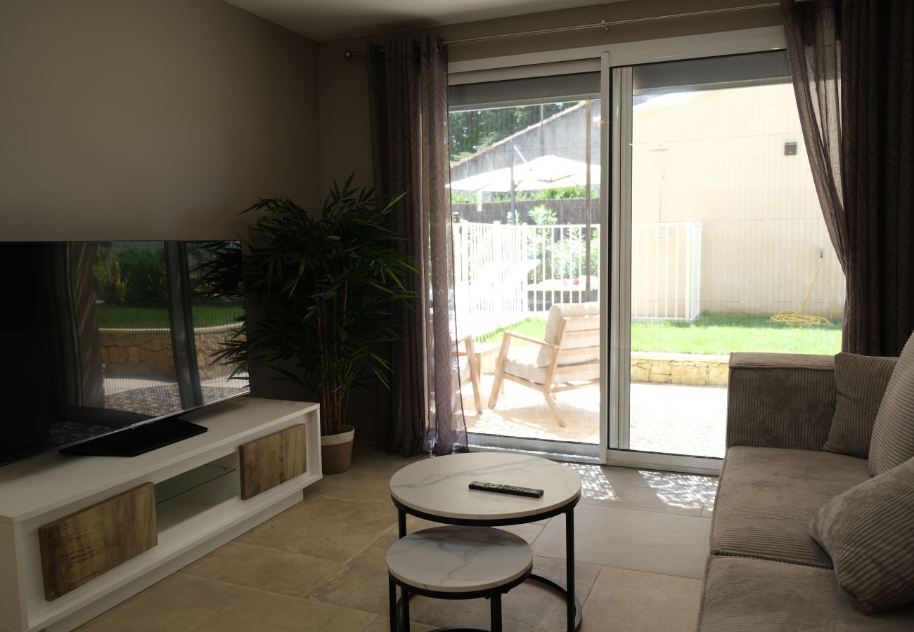 Villa in Mouriès - Air-conditioned villa heated pool Alpilles, sleeps 8