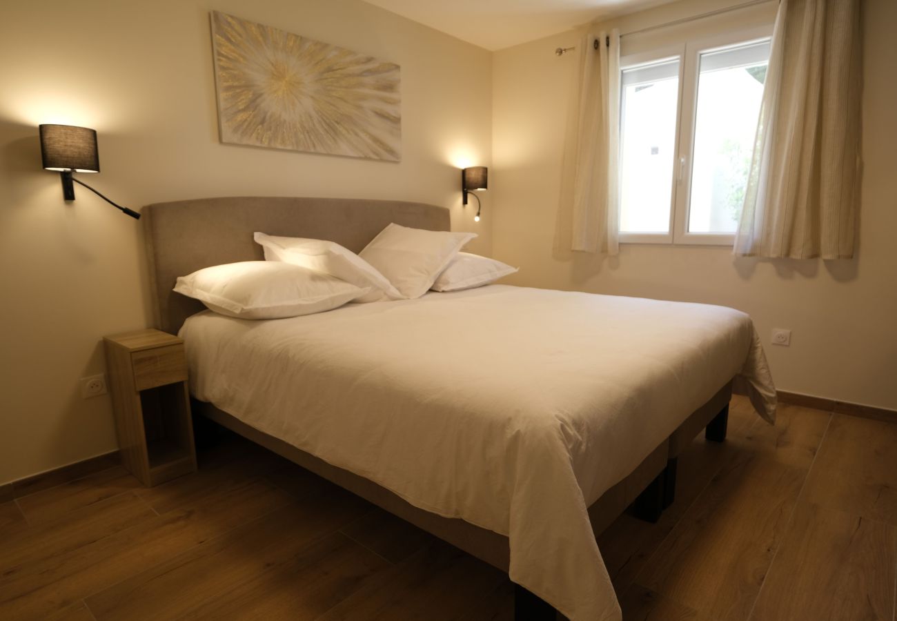 Villa in Mouriès - Air-conditioned villa heated pool Alpilles, sleeps 8