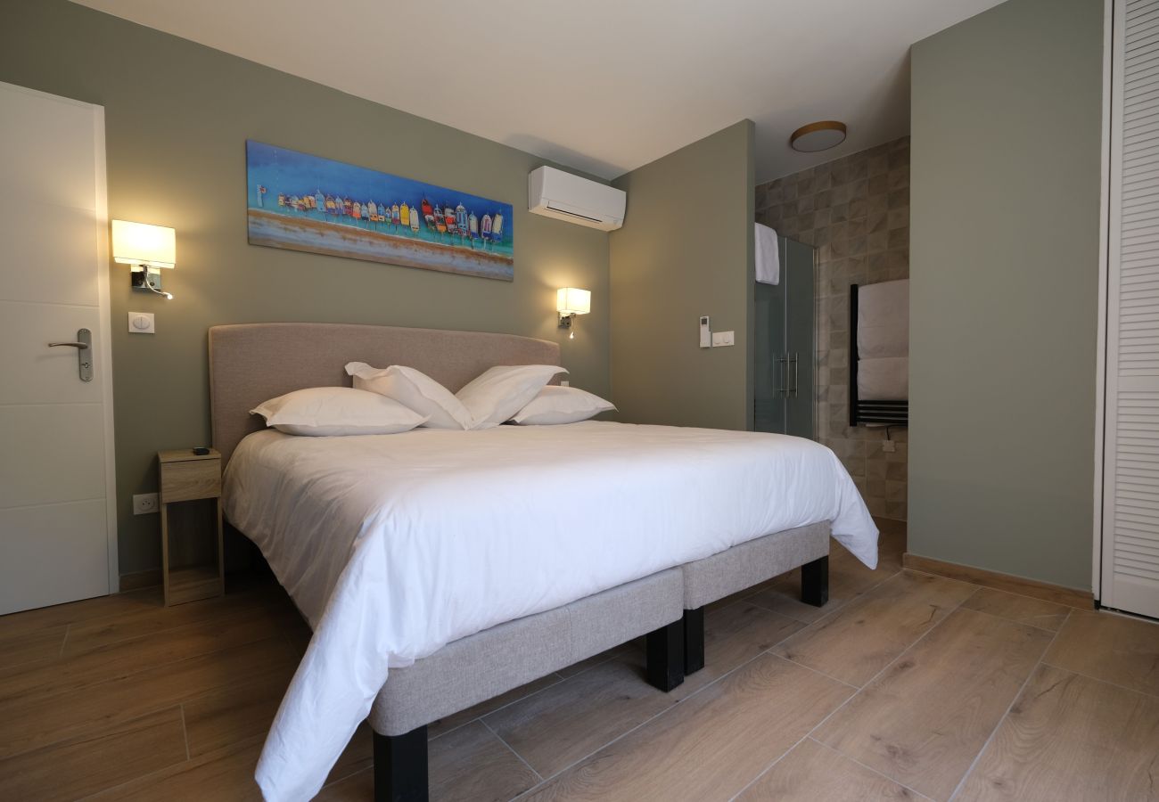 Villa in Mouriès - Air-conditioned villa heated pool Alpilles, sleeps 8
