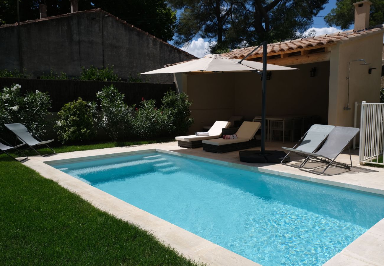 Villa in Mouriès - Air-conditioned villa heated pool Alpilles, sleeps 8