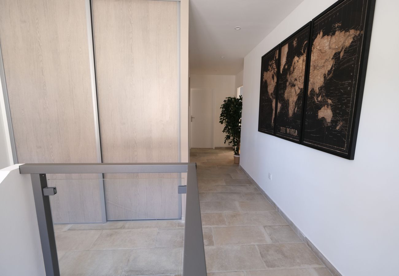 Villa in Mouriès - Air-conditioned villa heated pool Alpilles, sleeps 8