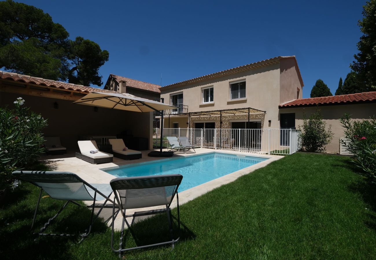 Mouries holiday rental house with swimming pool for rent 4 bedrooms