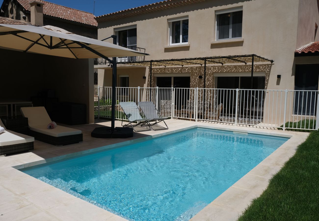 Villa in Mouriès - Air-conditioned villa heated pool Alpilles, sleeps 8