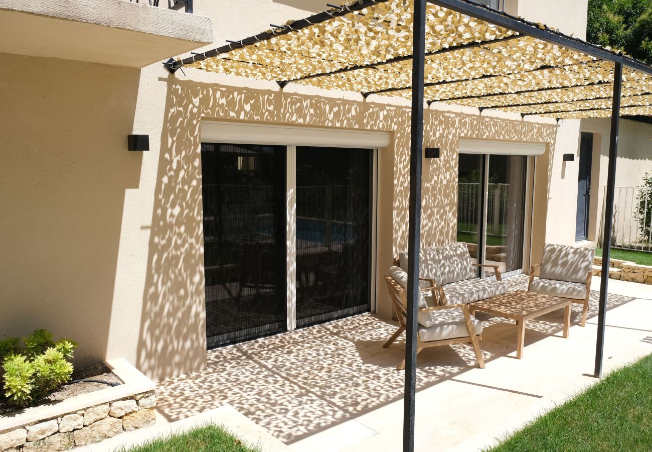 Villa in Mouriès - Air-conditioned villa heated pool Alpilles, sleeps 8