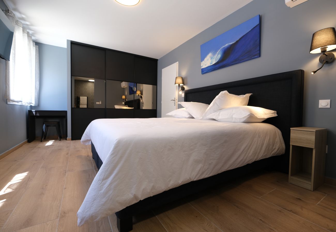 Villa in Mouriès - Air-conditioned villa heated pool Alpilles, sleeps 8