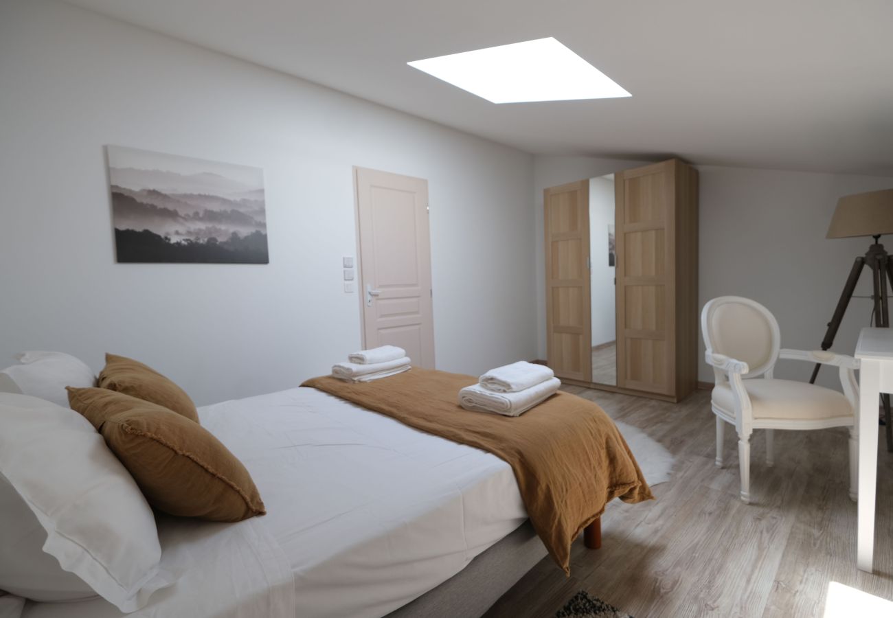 Villa in Saint-Cannat - Luxury air-conditioned villa pool views Aix-en-Provence