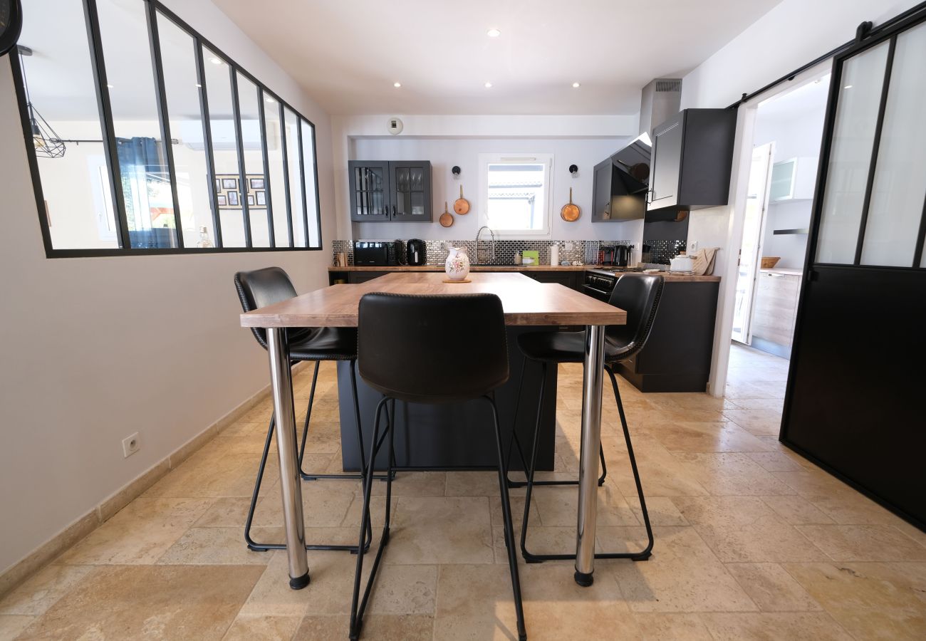 Villa in Saint-Cannat - Luxury air-conditioned villa pool views Aix-en-Provence
