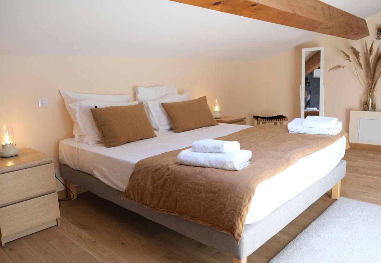 Villa in Saint-Cannat - Luxury air-conditioned villa pool views Aix-en-Provence