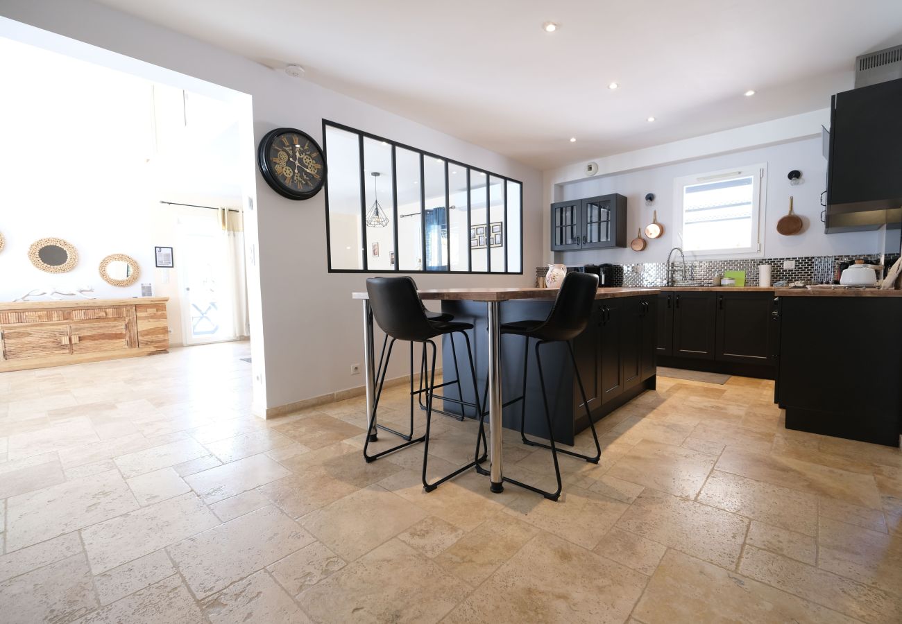 Villa in Saint-Cannat - Luxury air-conditioned villa pool views Aix-en-Provence