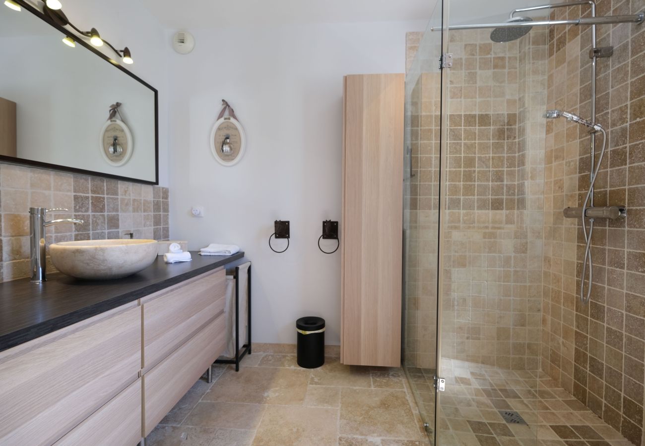 Holiday rental SAINT CANNAT villa with pool for rent 4 bathrooms