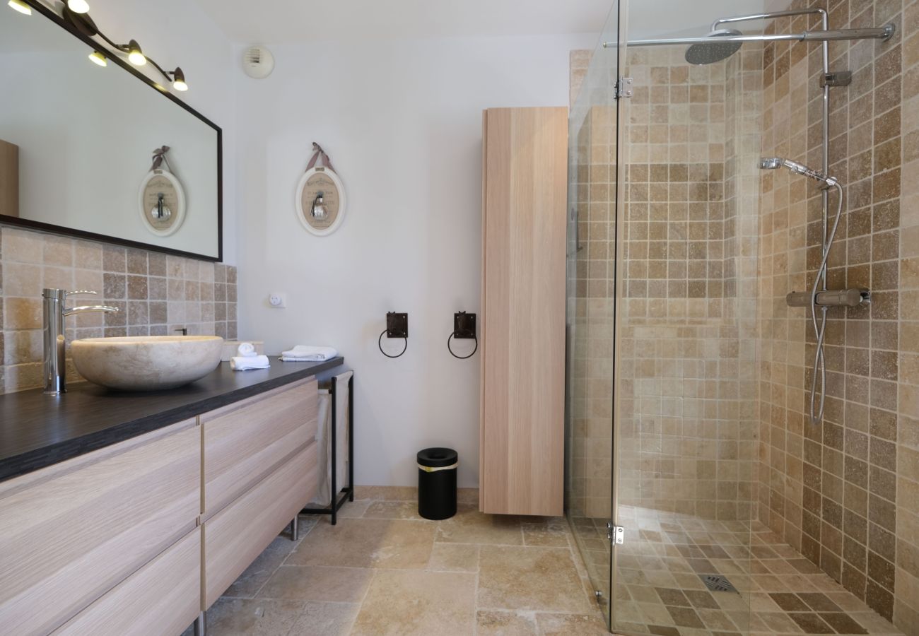 Villa in Saint-Cannat - Luxury air-conditioned villa pool views Aix-en-Provence