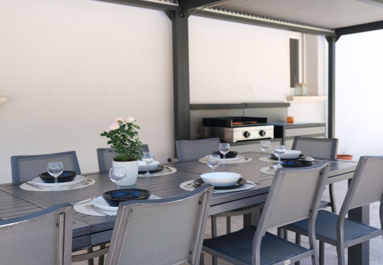 Villa in Saint-Cannat - Luxury air-conditioned villa pool views Aix-en-Provence