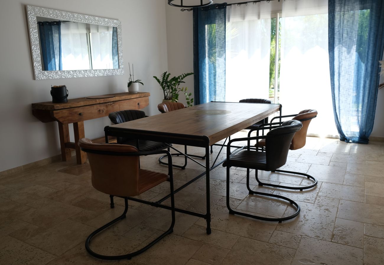 Villa in Saint-Cannat - Luxury air-conditioned villa pool views Aix-en-Provence