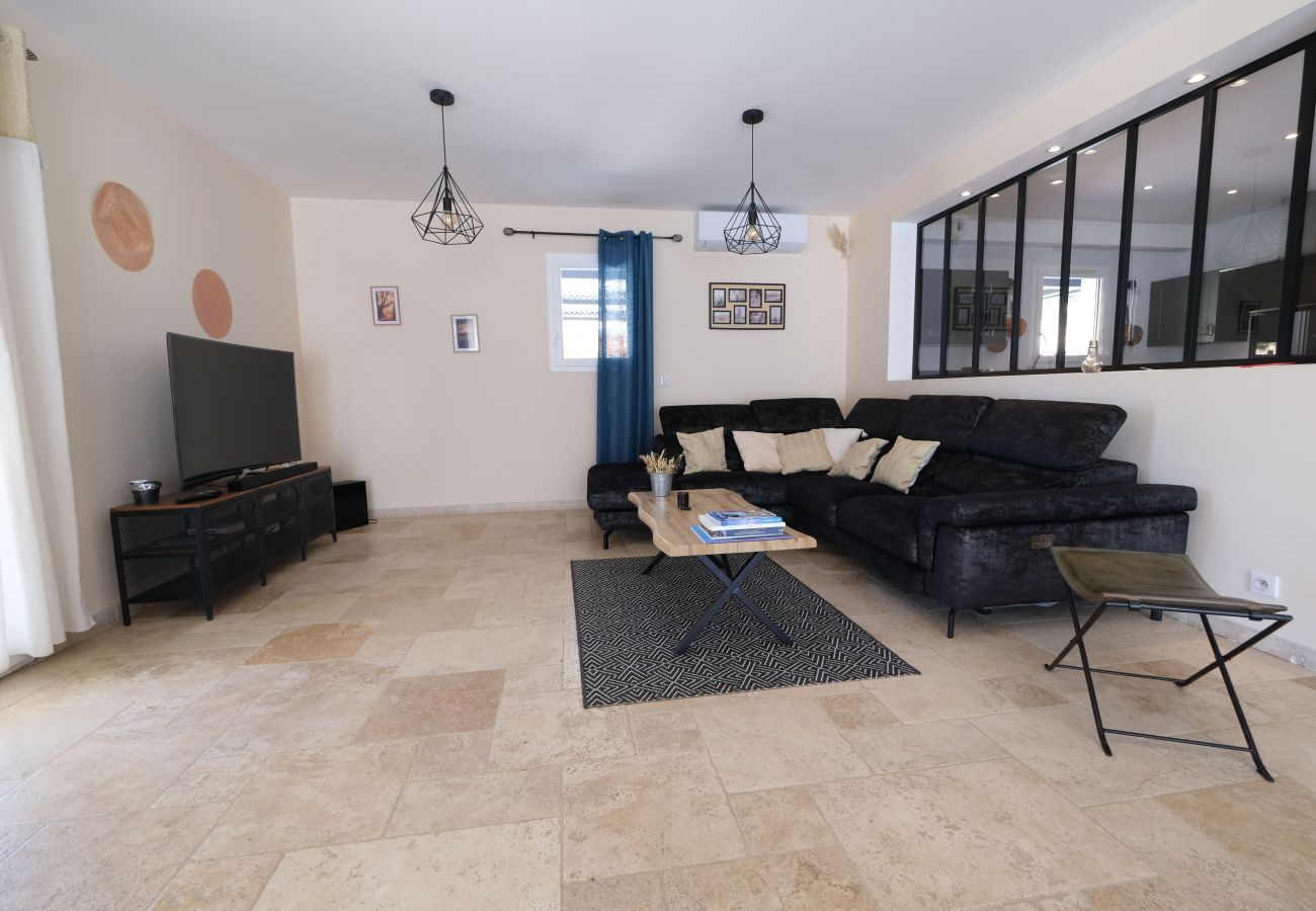Villa in Saint-Cannat - Luxury air-conditioned villa pool views Aix-en-Provence