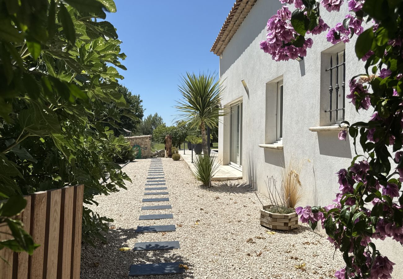 Villa in Saint-Cannat - Luxury air-conditioned villa pool views Aix-en-Provence
