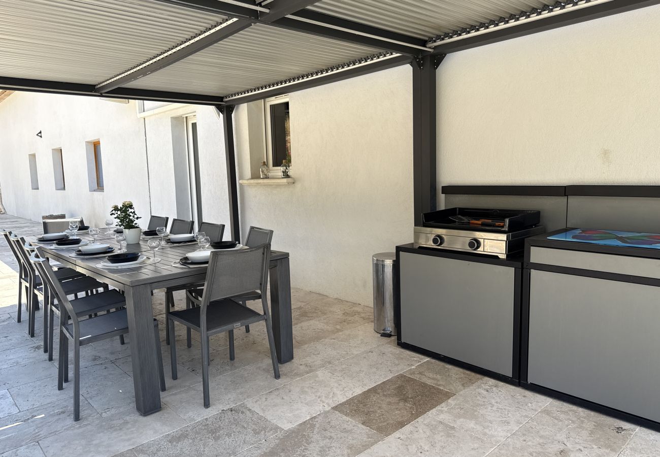 Villa in Saint-Cannat - Luxury air-conditioned villa pool views Aix-en-Provence