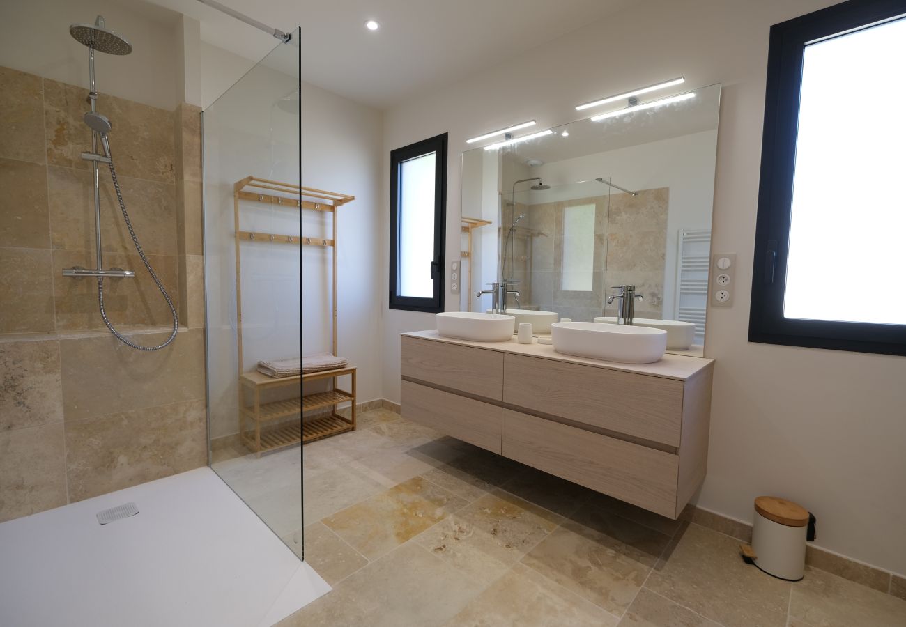 Holiday rental in Pernes-les-Fontaines villa for rent 2 bathrooms