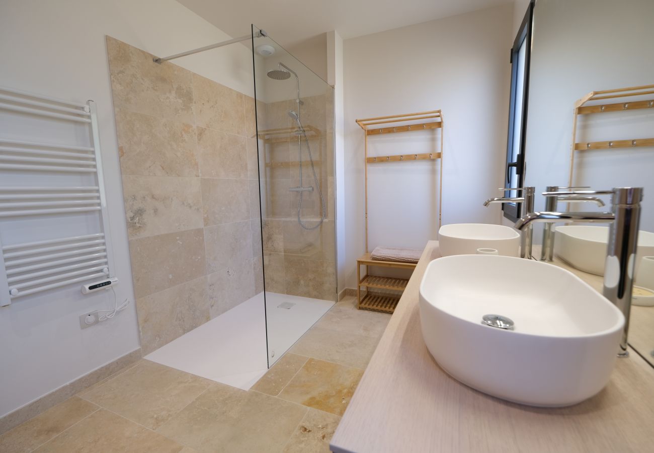 Villa in Pernes les Fontaines - Villa with heated pool and Ventoux View in Pernes