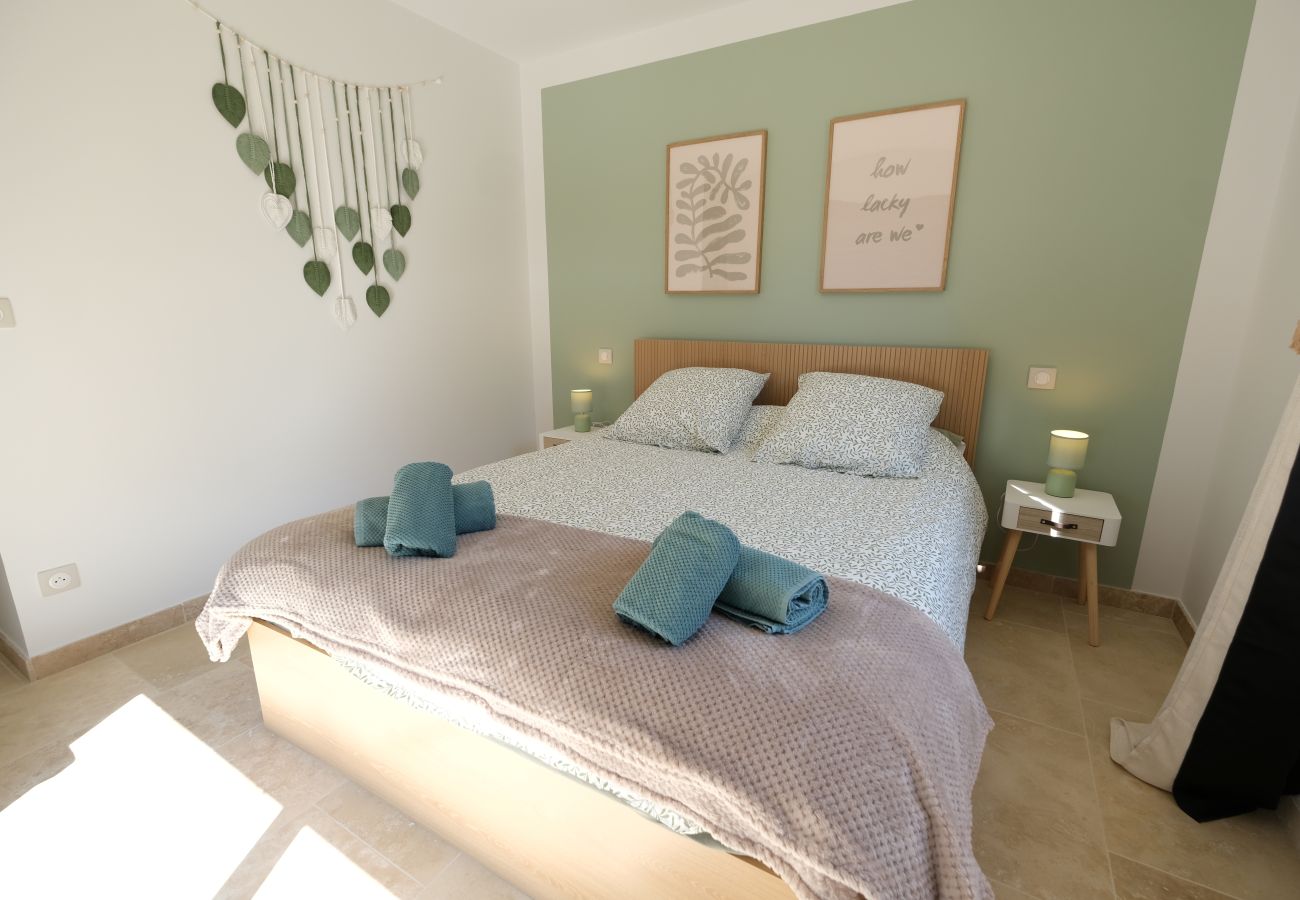 Villa in Pernes les Fontaines - Villa with heated pool and Ventoux View in Pernes