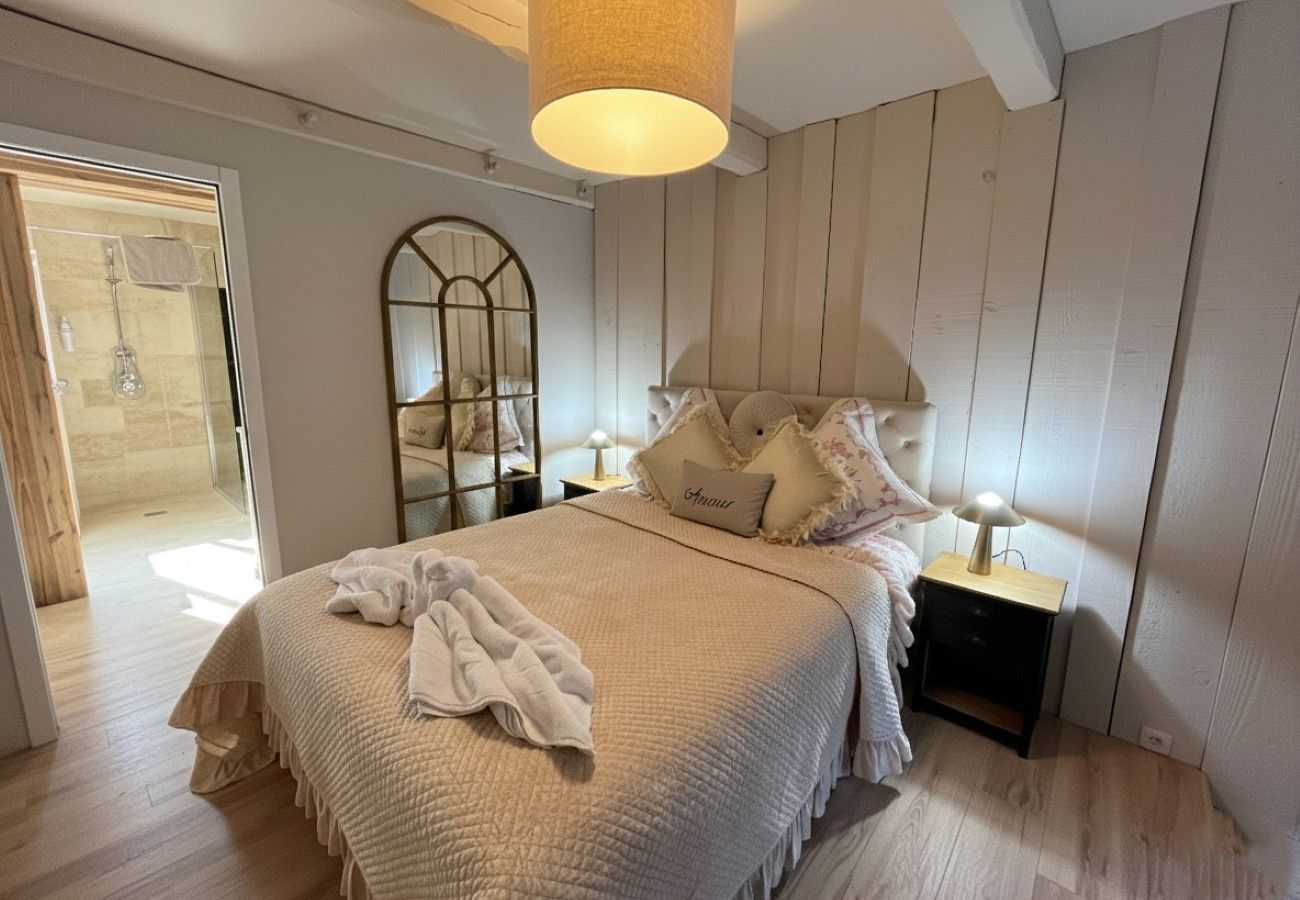 Villa in L´Isle sur la Sorgue - Luxury Farm Jacuzzi, Heated pool in L'Isle sur la Sorgue