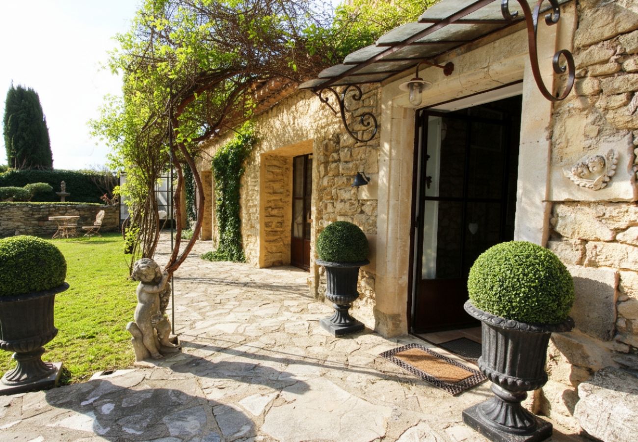 Villa in L´Isle sur la Sorgue - Luxury Farm Jacuzzi, Heated pool in L'Isle sur la Sorgue