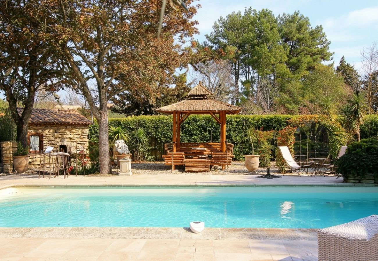 Holiday rental in L'Isle sur la Sorgue, Provençal mas for rent with pool