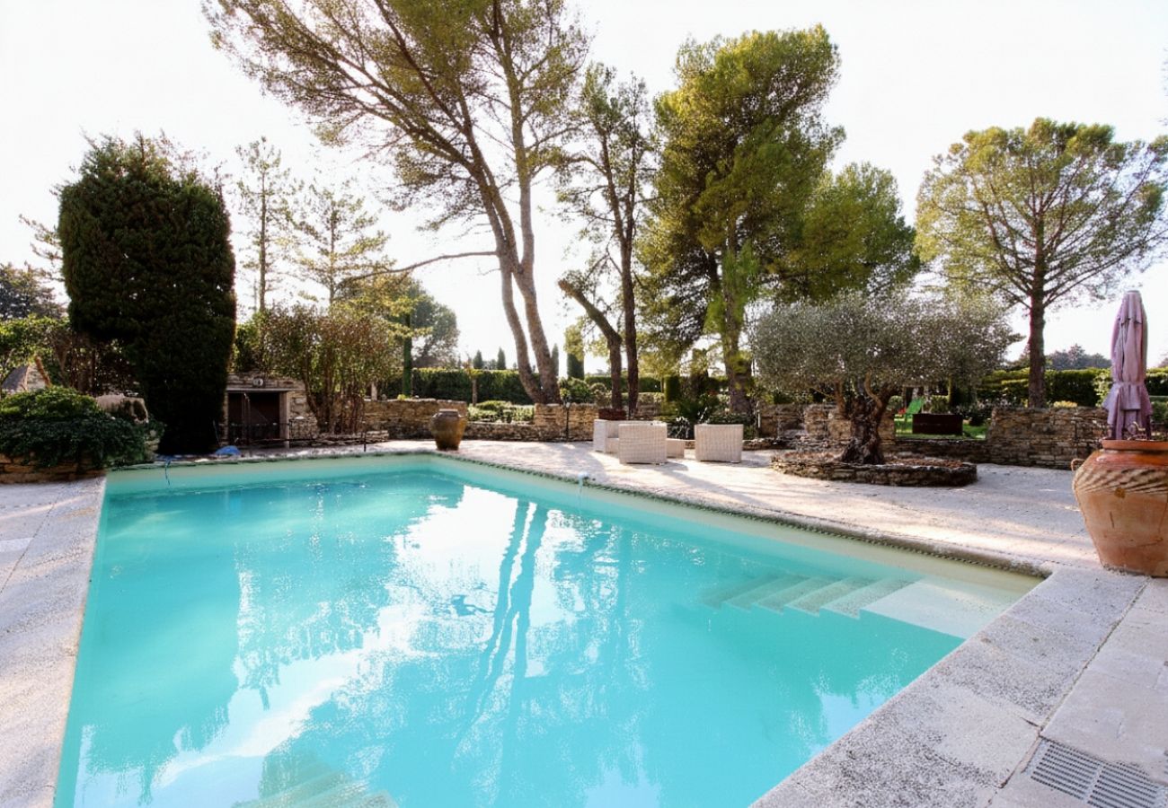 Villa in L´Isle sur la Sorgue - Luxury Farm Jacuzzi, Heated pool in L'Isle sur la Sorgue