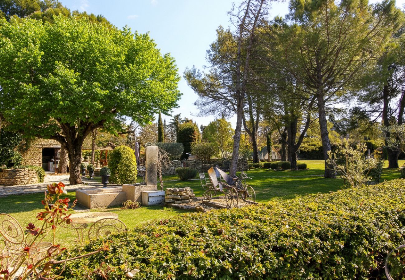 Villa in L´Isle sur la Sorgue - Luxury Farm Jacuzzi, Heated pool in L'Isle sur la Sorgue
