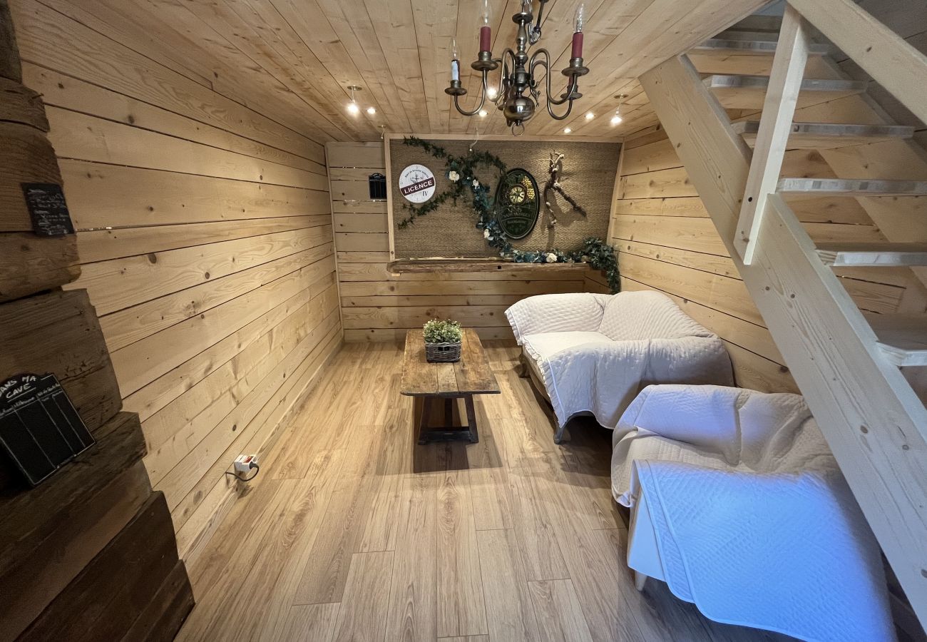 Villa in L´Isle sur la Sorgue - Luxury Farm Jacuzzi, Heated pool in L'Isle sur la Sorgue