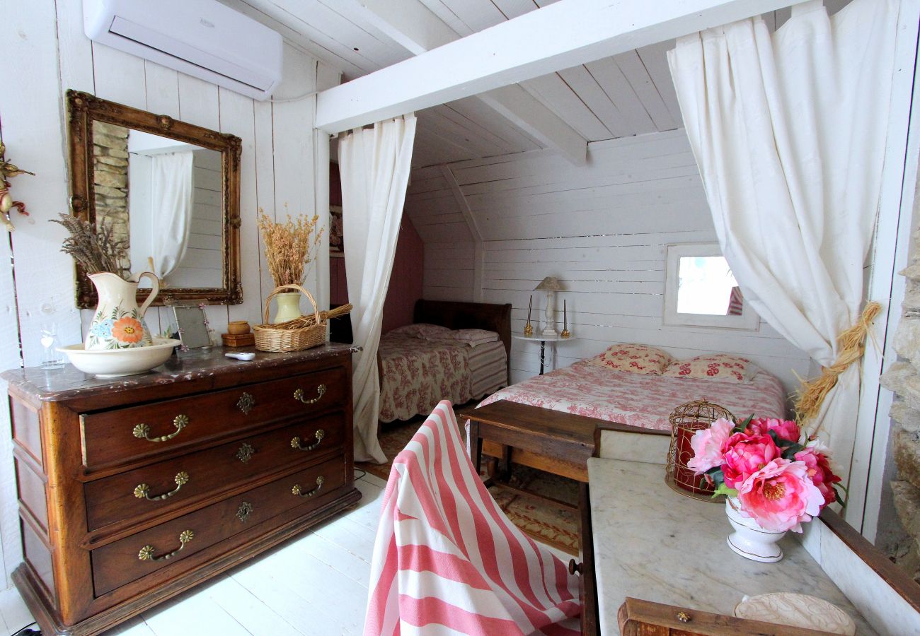 Villa in L´Isle sur la Sorgue - Luxury Farm Jacuzzi, Heated pool in L'Isle sur la Sorgue