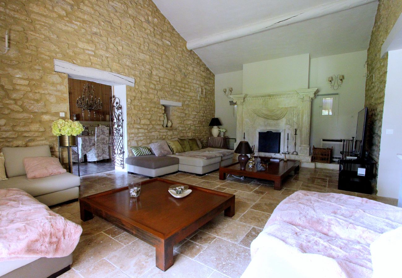 Villa in L´Isle sur la Sorgue - Luxury Farm Jacuzzi, Heated pool in L'Isle sur la Sorgue