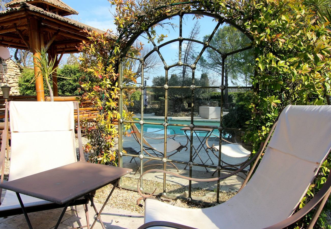 Villa in L´Isle sur la Sorgue - Luxury Farm Jacuzzi, Heated pool in L'Isle sur la Sorgue